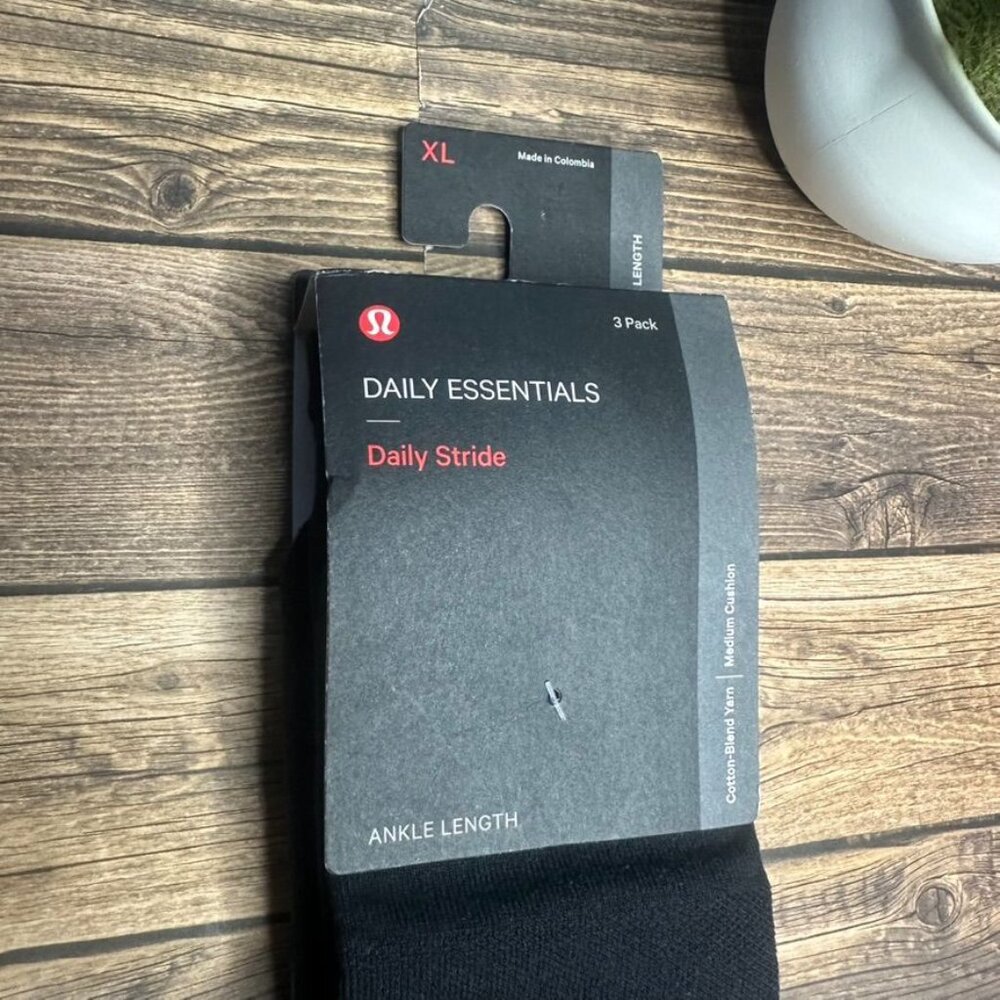 NWT Lululemon Men's Daily Stride Ankle Socks 3 Pack Size XL (BLK) - Picture 2 of 8